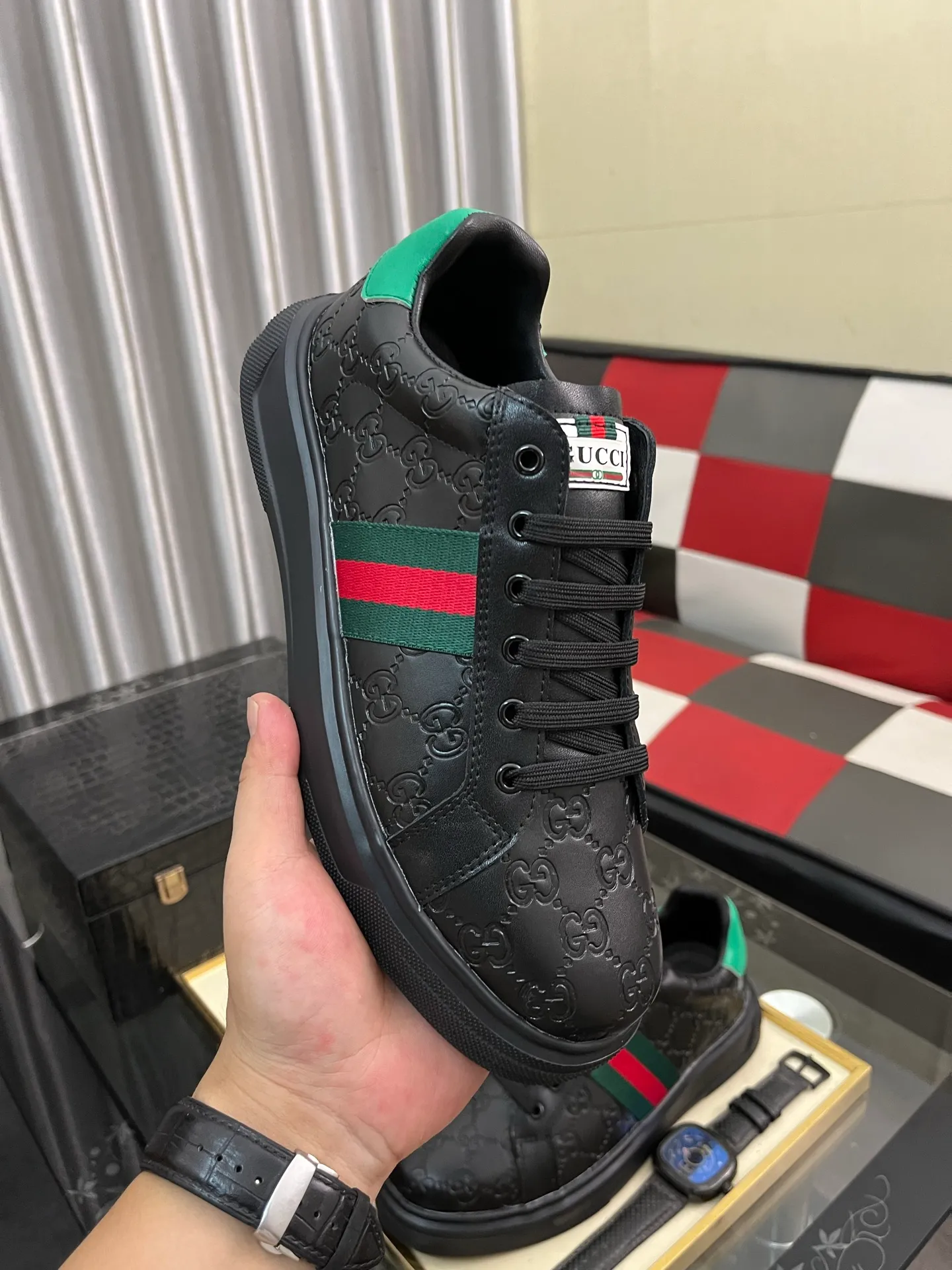 Men's shoes 💰420⌚️⌚️ [Gucci·Gucci] Original quality. ~ Unique modern style sneakers. 🏃A must-have casual shoe for trendy men😍😍 Original brand imported from Italy, imported original leather, sheep lining (refuses to discolor and grind feet) Sole: Original sole provided by the original factory, French lazy style design ⚠️Fit to the feet, original quality, super comfortable original sole. Code number: 38-442️⃣Colors available